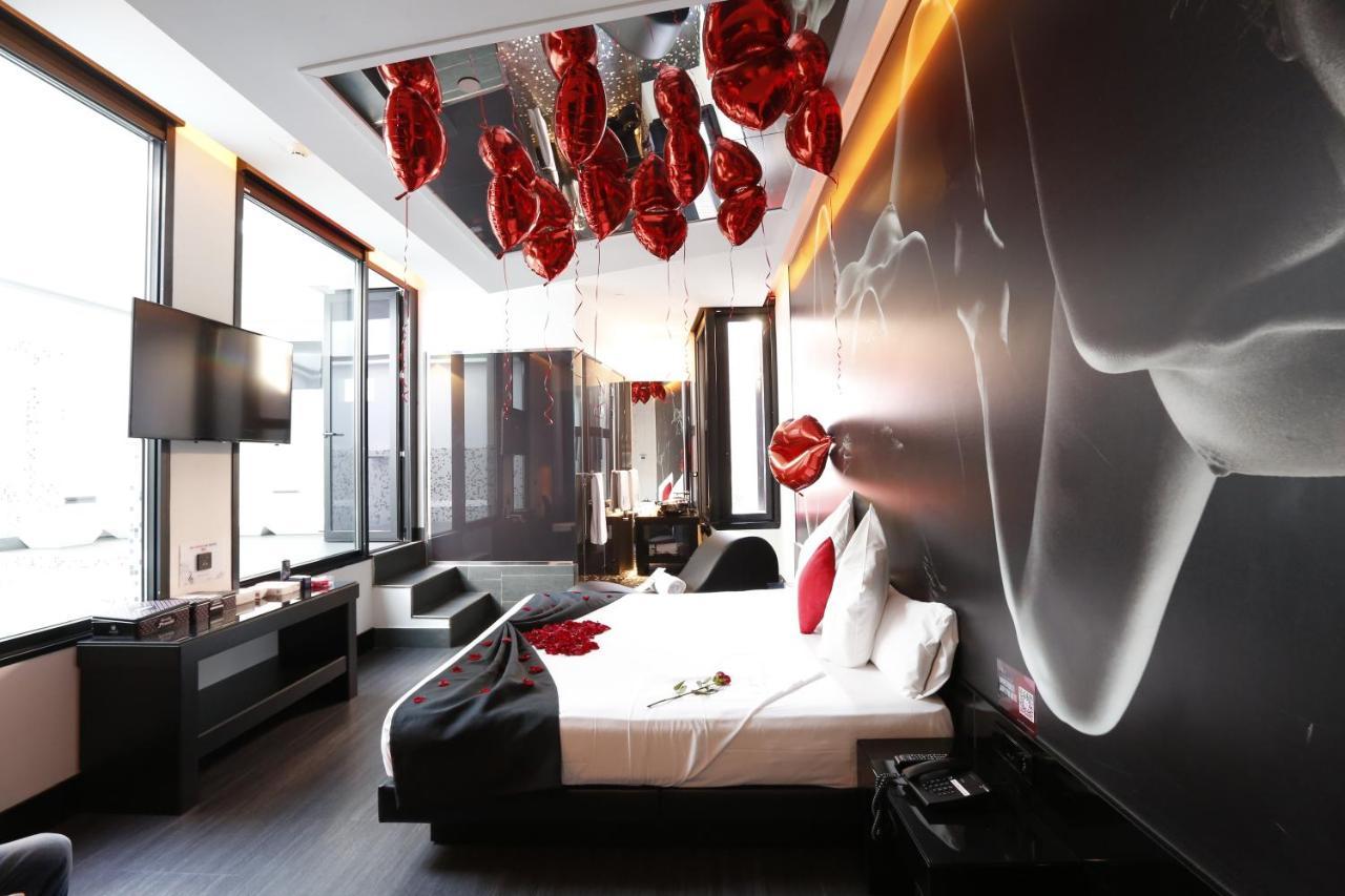 Hotel Loob Madrid (Adults Only) Torrejon de Ardoz Bagian luar foto