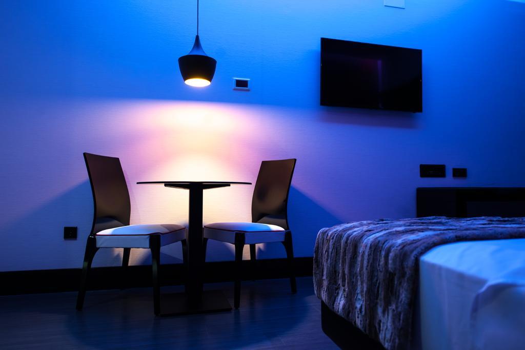 Hotel Loob Madrid (Adults Only) Torrejon de Ardoz Bagian luar foto