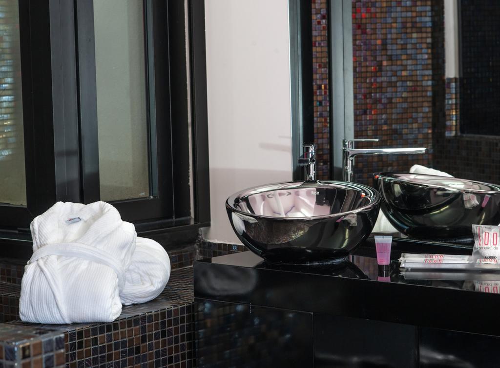 Hotel Loob Madrid (Adults Only) Torrejon de Ardoz Bagian luar foto
