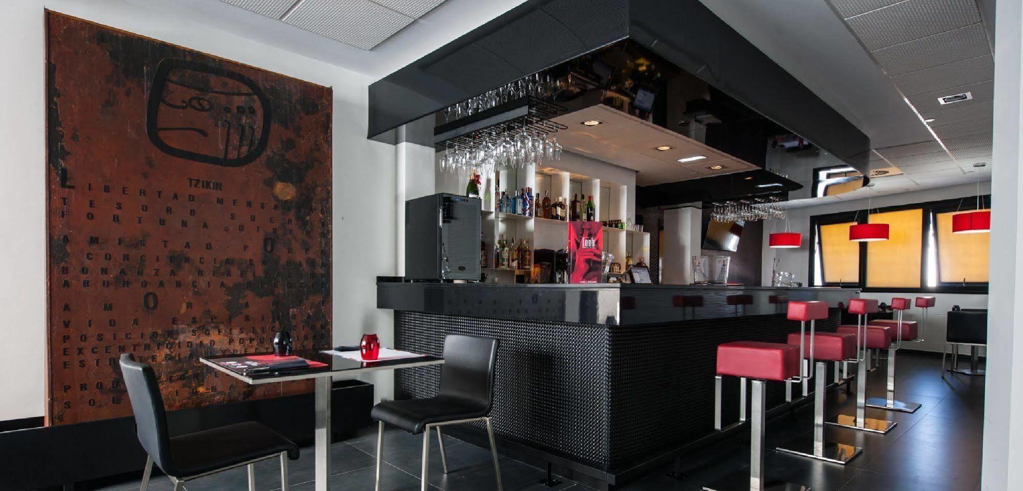 Hotel Loob Madrid (Adults Only) Torrejon de Ardoz Bagian luar foto